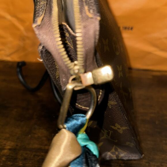 Louis Vuitton Monogram Pouch D-Ring - Picture 9 of 9